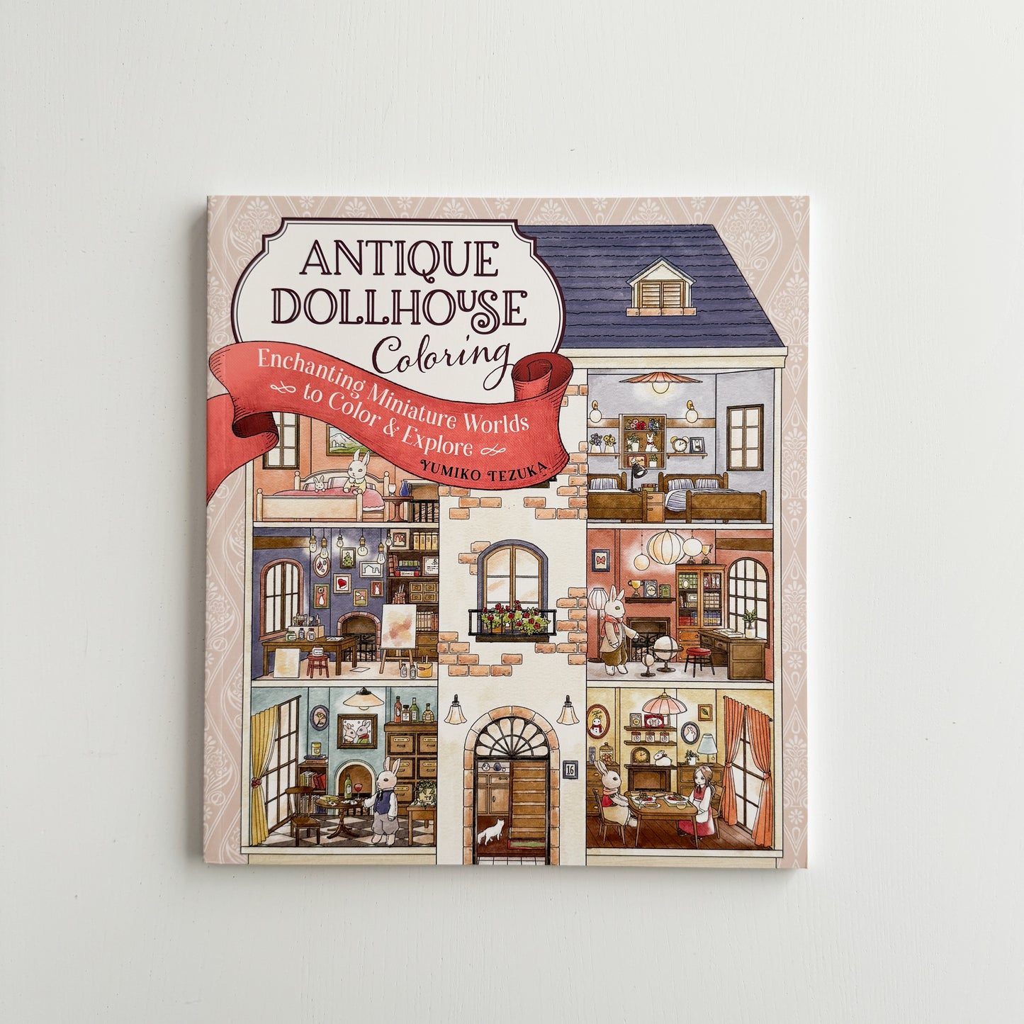 Antique Dollhouse: Coloring Enchanting Miniature Worlds to Color & Explore