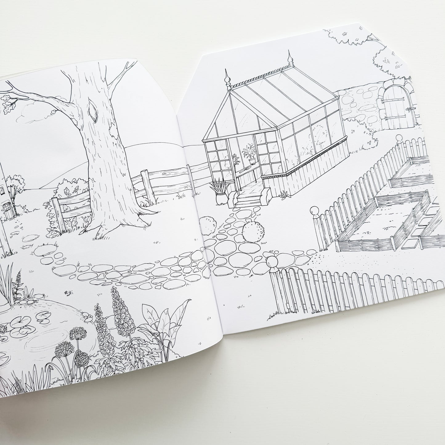 Le Jardinier Sticker and Colouring Book