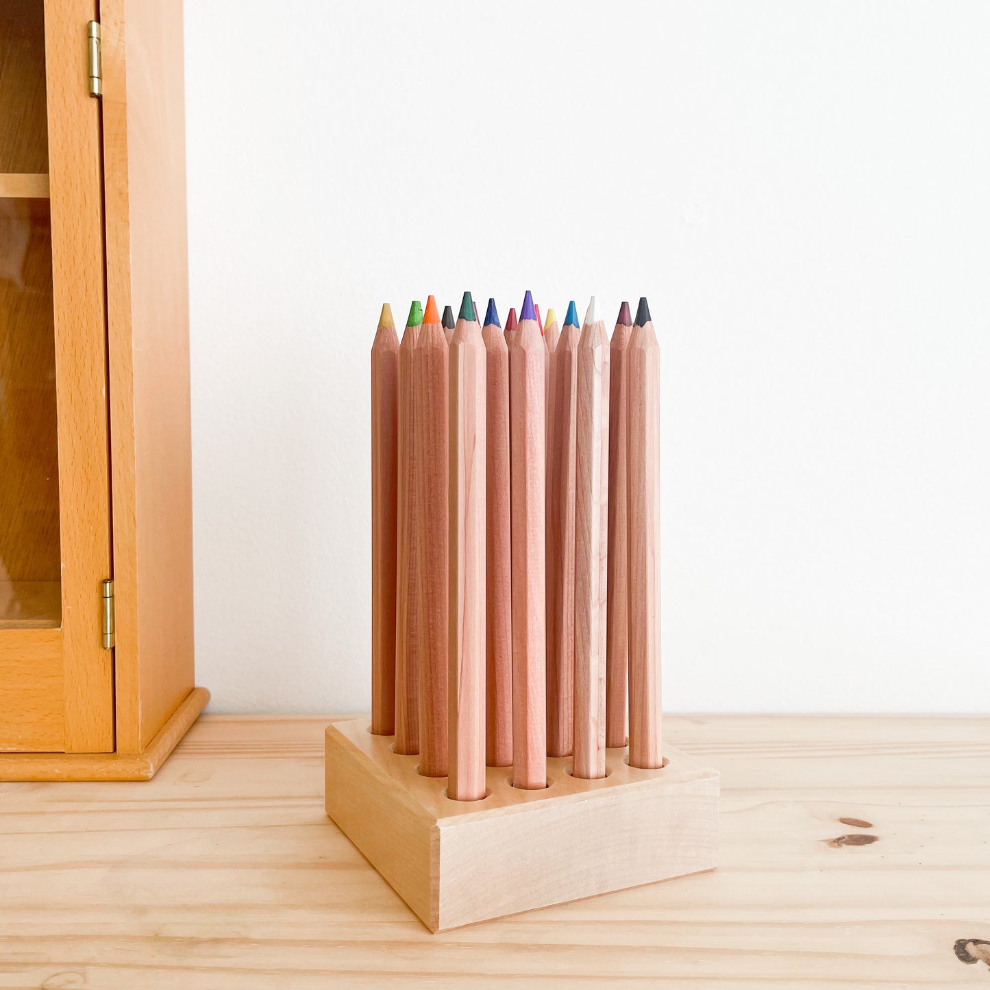 Yorik Coloured Pencil Holder - 16 Pencils